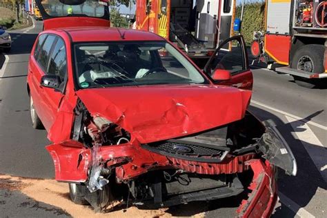 Schwerer Unfall In Stolberg Vier Beteiligte Fahrzeuge