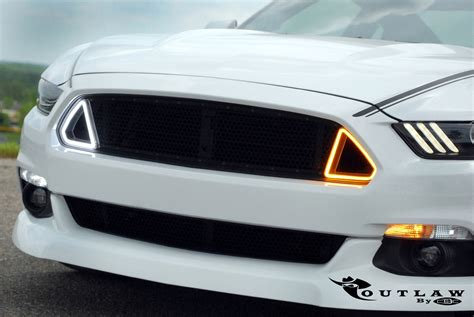 Mustang Cdc Outlaw Switchback Upper Grille W Drl Lights