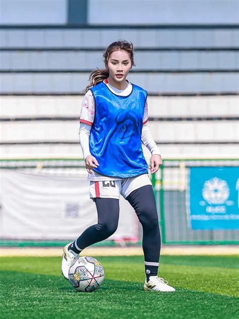 7 Potret Safira Ika Putri Kapten Timnas Putri Indonesia Yang Jadi