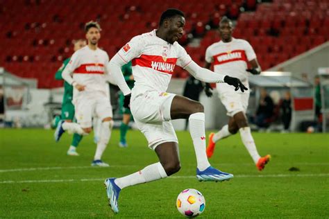 Auxerre Et Lens Sont Sur Les Traces D Un Ancien Du Paris FC