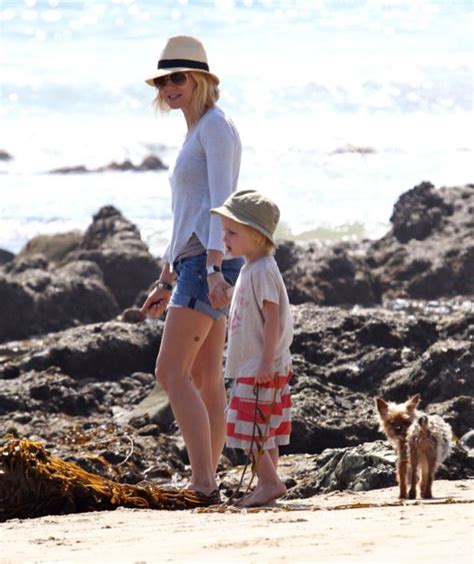 Naomi Watts & Family Enjoy A Day At The Beach | Celeb Baby Laundry