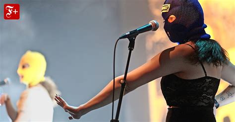 Russische Punk Band Pussy Riot auf Deutschland Tournee für Ukraine