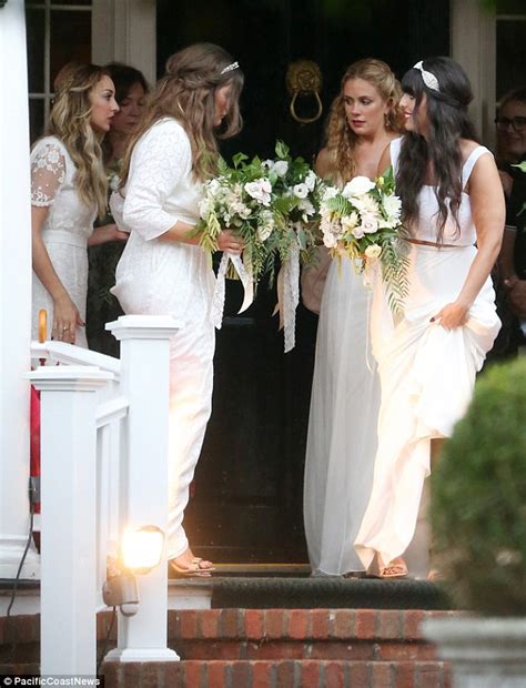 Pics From Ashlee Simpson S Bohemian Wedding To Evan Ross See Her Bridesmaids Wedding Gown And More