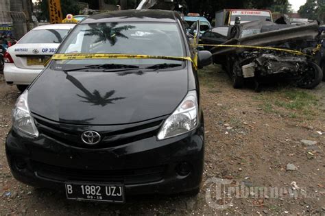 Bangkai Mobil Kecelakaan Maut Di Tol Jagorawi Foto 18 775582