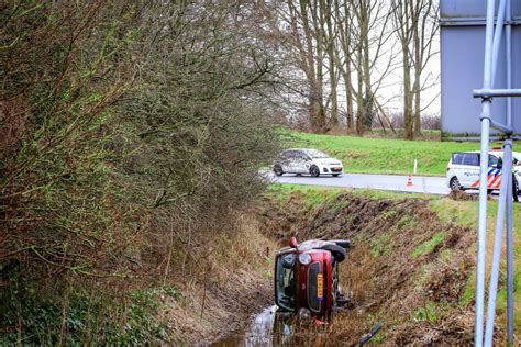 Automobilist Belandt Met Auto In De Sloot Rijksweg A28 L 21 2 C In