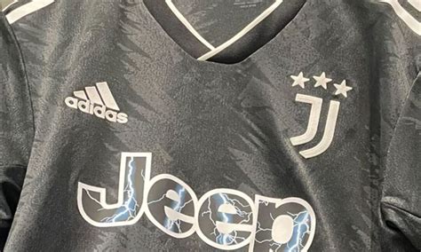 Juve Ecco Le Prime Immagini Della Seconda Maglia Foto