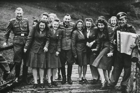 Laughing at Auschwitz - SS auxiliaries poses at a resort for Auschwitz ...