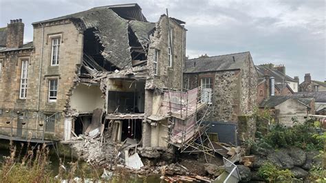 Historic Old Courthouse Building In Cockermouth Collapses Into River Primenewsprint