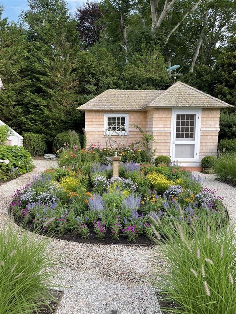 Country garden ideas: 31 ways with planting and landscaping | Homes ...