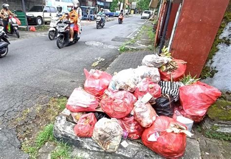 Kenapa Pangkalan Sampah Di Denpasar Meluber Ternyata Alat Berat TPA