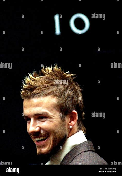 D england captain david beckham outside 10 downing street hi-res stock ...