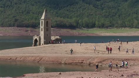 Turismo de sequía descienden los embalses resurgen las ruinas