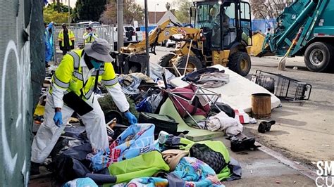 Homeless Encampment Clean Up Outreach In Venice Youtube