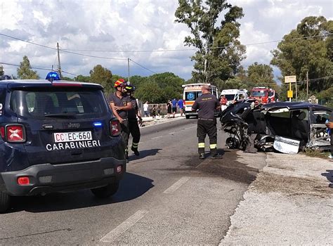 Latina Terribile Incidente Tra Due Auto Due Feriti In Codice Rosso FOTO