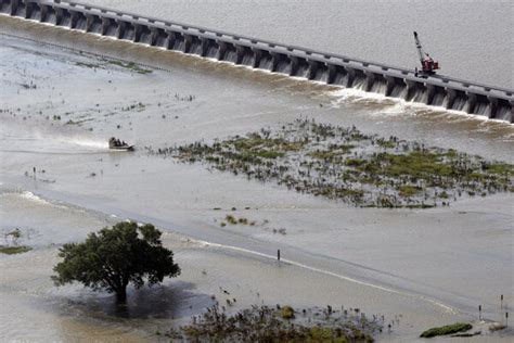 Now surge-tested, levees around New Orleans get post-Isaac inspections ...