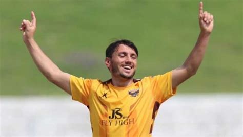 ayny ladn ka kam krta ta komy yrozman khan ky kany  ky