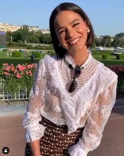 Na França Bruna Marquezine Investe Em Look Avaliado Em R 7 Mil