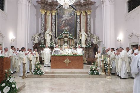 Slavlje Sv Terezije Za Titnice Po E Ke Katedrale Po E Ka Biskupija