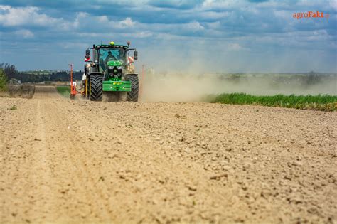 siewy kukurydzy Pionner John Deere Kuhn zdjęcia z 2020 roku