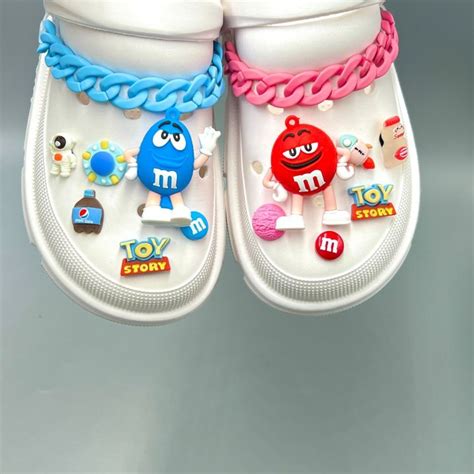 Crocs Jibbitz รองเท้าที่มีเสน่ห์ Diy อุปกรณ์เสริมรองเท้าหัวเข็มขัดสีฟ้า