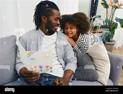 Relation Père Fille Papa Est Heureux De Recevoir Une Carte De Voeux