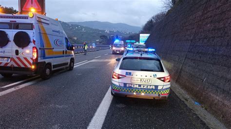 Video Maxi Tamponamento Sull A Tra Rapallo E Chiavari Un Morto E