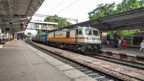 Chhattisgarh Express 18237 With Announcement Arrival At Raja Ki Mandi