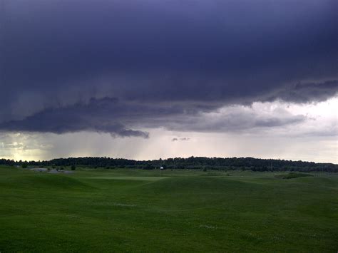 Golfing In The Rain Walking Away Golf Tournament Play Golf Golfer