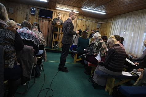 Russia Bans Jehovahs Witnesses Calling It An Extremist Group The