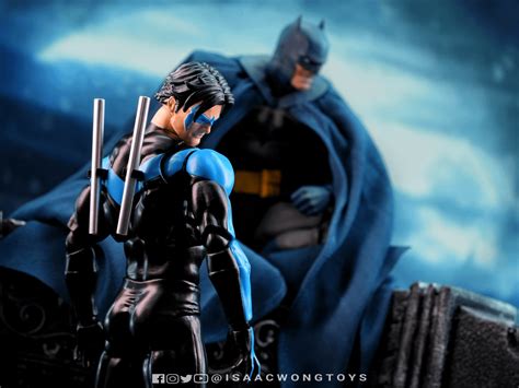 Mafex Nightwing - onhand photos from isaac wong : r/ActionFigures