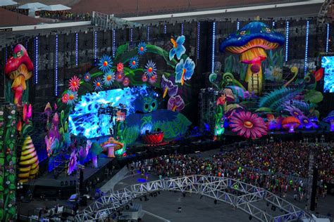 The stages of EDC Las Vegas 2013 – Electronic Vegas