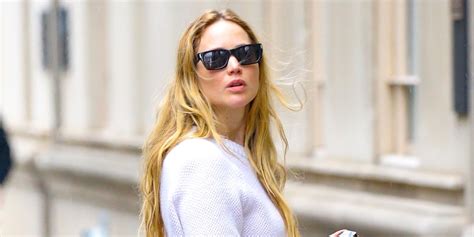 Jennifer Lawrence Goes Low Key And Casual During Errand Run Jennifer Lawrence Just Jared