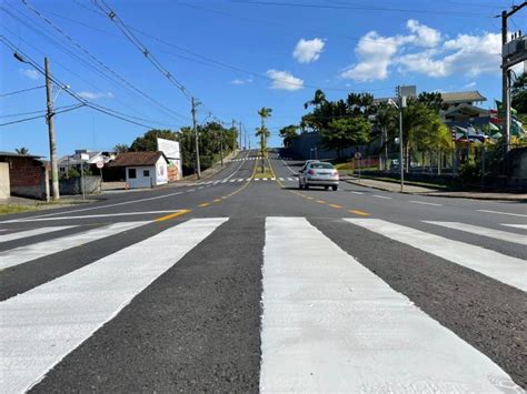 Trecho Asfaltado Da Avenida De Janeiro Recebe Pintura De Faixas