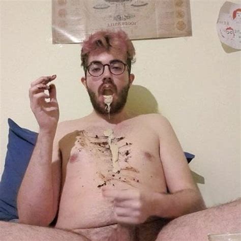 Chubby Gainer Makes A Mess While Eating Like A Pig Gay XHamster