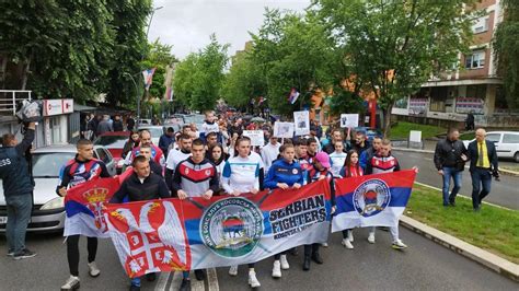 Protest u severnoj Mitrovici više hiljada okupljenih traže puštanje