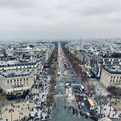 Arc de Triomphe: Paris's famous roundabout