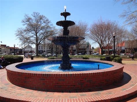 Great Place to Hang out! - Marietta Square, Marietta Traveller Reviews ...