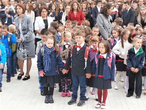 elevii bistritenii de astazi inapoi la scoala transilvania reporter