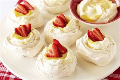 These Adorable Lemon Curd Meringues Only Use 5 Ingredients And Make An Easy Breezy Dessert That