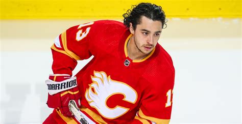 Gaudreau confuses fans by calling division-winning Flames "underdogs ...