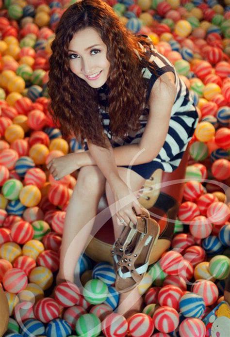 Hot girl Campuchia cực giống Anna Trương