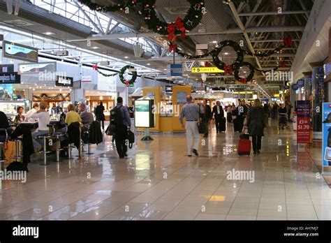 Heathrow Airport Terminal 4 London UK Stock Photo - Alamy