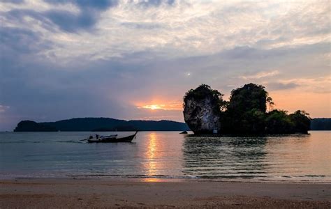 Premium Photo Thai Traditional Wooden Longtail Boats At The Sunset In