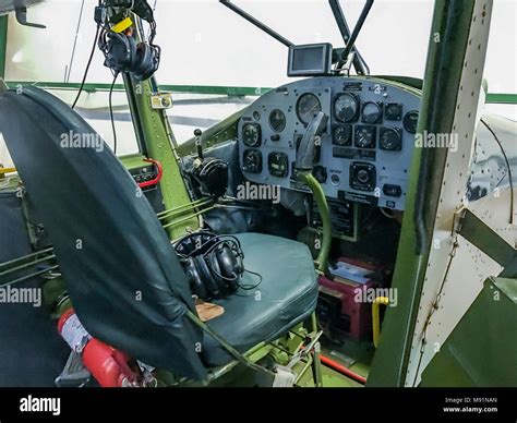 Piloten Sitz Einer Cessna Flugzeug Stockfotografie Alamy