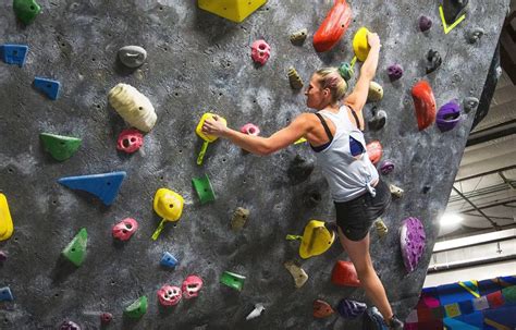 Bouldering vs. Rock Climbing: Best Professional Guide