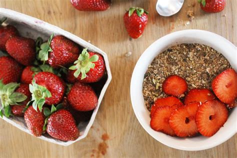 Granola Dust mit Erdbeeren nach der Idee von Jamie Oliver Fräulein