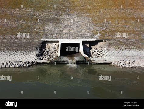 Factory waste pollution river hi-res stock photography and images - Alamy