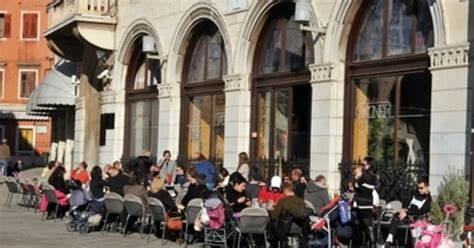 Gradovi Puni Turista Trgovine Zatvorene Parentium Nezavisni Portal