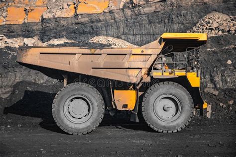 Big Yellow Mining Truck Body Loaded Anthracite Open Pit Mine