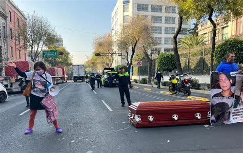 Madre De Joven Asesinado En Slp Bloquea Avenida Bucareli Paco Zea